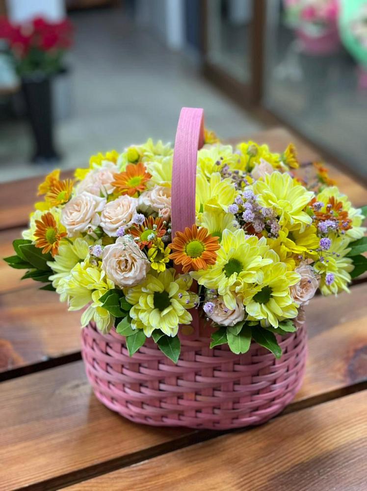 Цветочная композиция из Хризантемы и Розы в корзине в Тимошкино